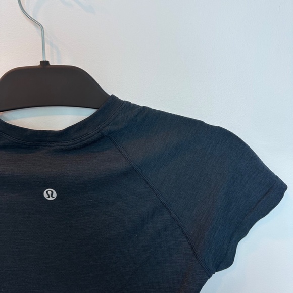 Swiftly Tech Cropped Short-Sleeve Shirt Size 4 - Picture 4 of 6